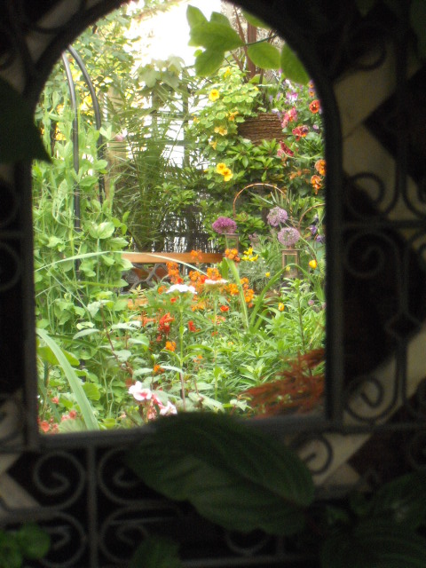 Garden reflection mirror